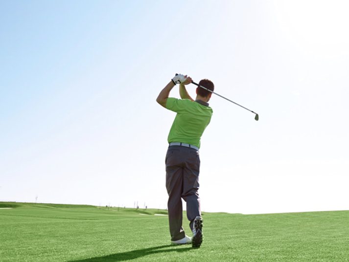 Schwung auf dem Fairway